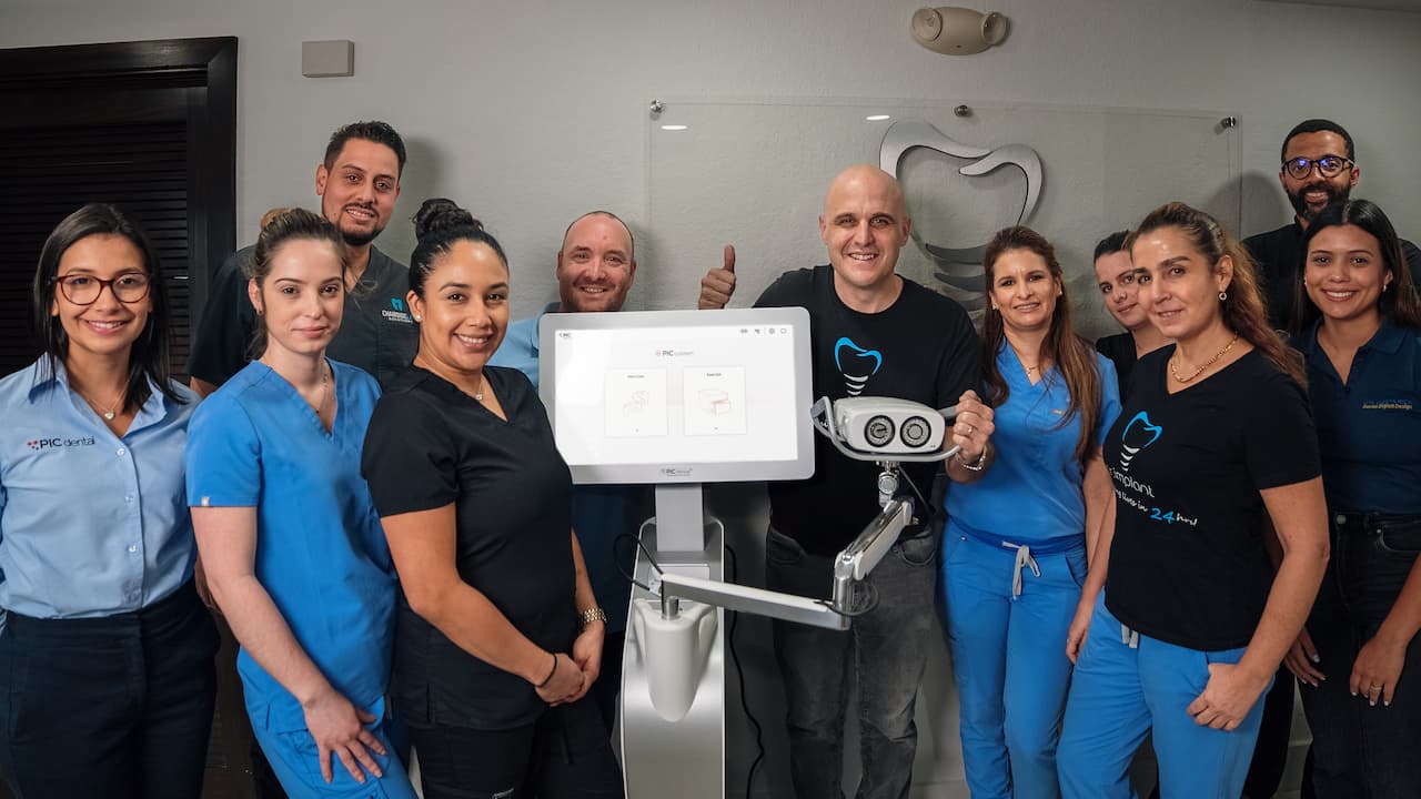 2023-02 - PIC pro Dr. Implant - group photo
