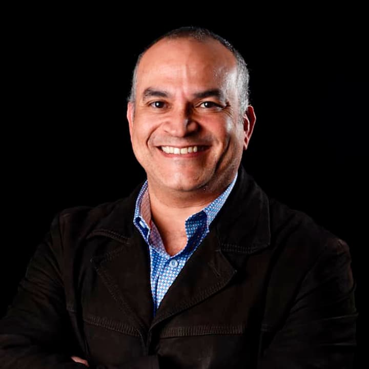 Dr Giancarlo Romero PIC dental